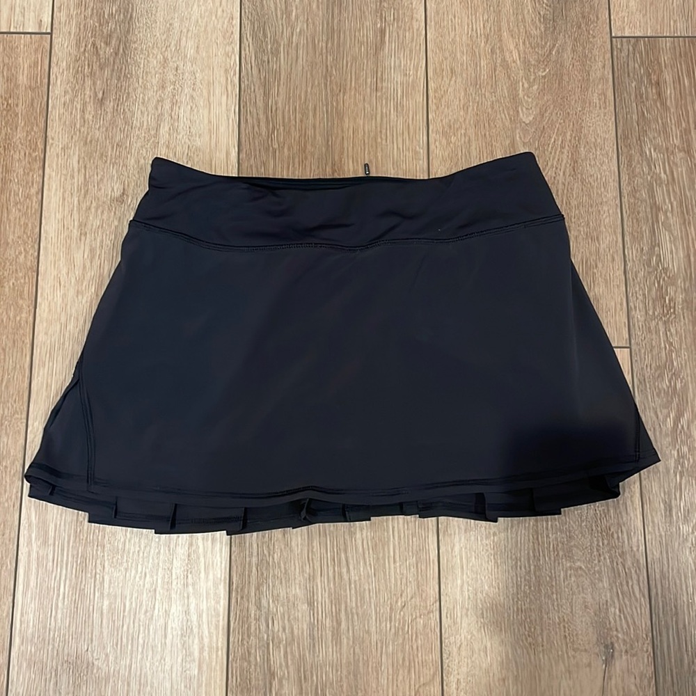 Lululemon tennis skirt black size 6